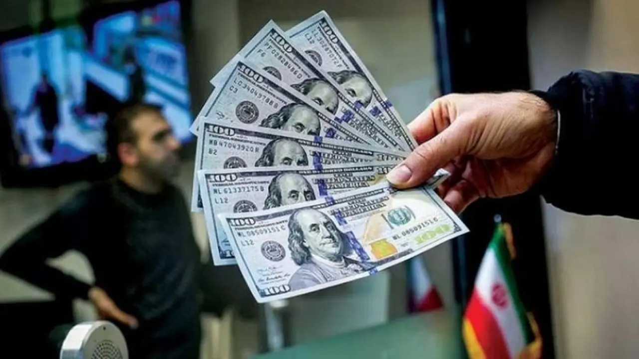 الدولار الأمريكي يفقد توازنه مع تراجع التوترات في الشرق الأوسط